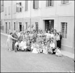 [Foto di gruppo davanti allo studio Foto Gasparini]