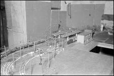 [Trenino con circuito elettrico radiocomandato utilizzato da Alberto Gasparini, figlio del fotografo Antonio Gasparini]