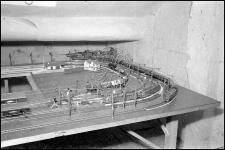 [Trenino con circuito elettrico radiocomandato utilizzato da Alberto Gasparini, figlio del fotografo Antonio Gasparini]