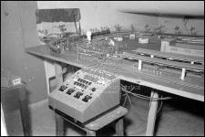 [Trenino con circuito elettrico radiocomandato utilizzato da Alberto Gasparini, figlio del fotografo Antonio Gasparini]