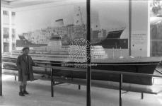 [Alberto Gasparini, figlio del fotografo Antonio Gasparini, alla fiera di Milano nel 1959]