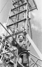 [Alberto Gasparini, figlio del fotografo Antonio Gasparini, alla fiera di Milano nel 1959]